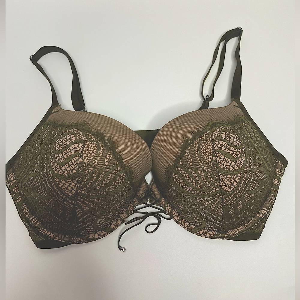 36D Victoria Secrets Bra- Like New